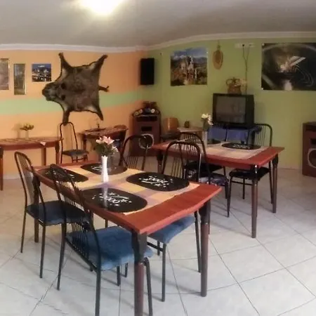 Piroska Apartmanhaz شقة