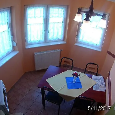 Piroska Apartmanhaz شقة Hévíz